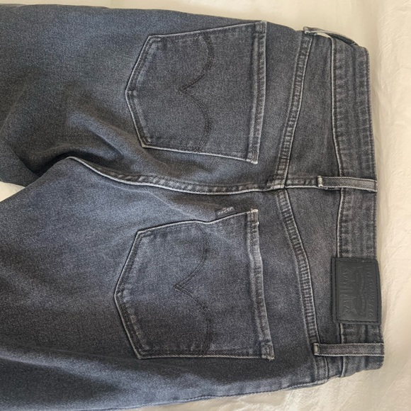 Levi’s 721 HighWaisted Jeans (Grey/Black w/ rips) - Picture 10 of 12